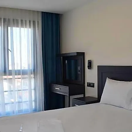 Shishly Palace 3*